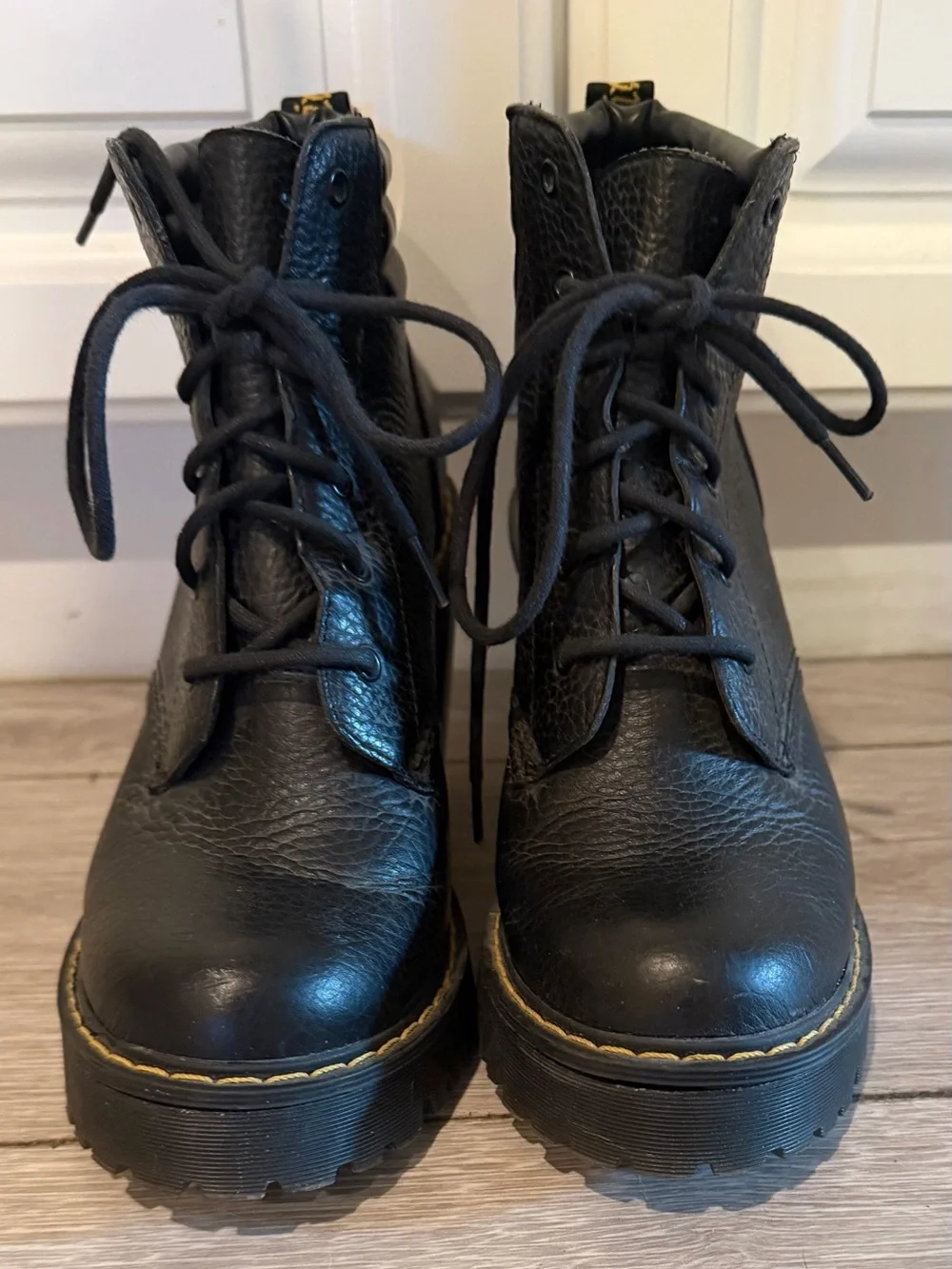 NWOT Dr. Martens Persephone Black Leather Platform Lace-Up Heeled Boots. Size 7
